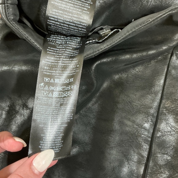 Guess Faux Leather Black Mini Skirt Size Large - Picture 8 of 8